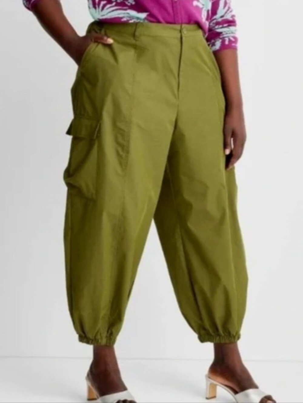 Future Collective Olive Green Cargo  Balloon Jogger Pants Size Medium